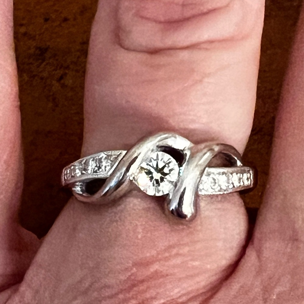 Stunning Hearts On Fire 18K White Gold Diamond Engagement Ring Size 8